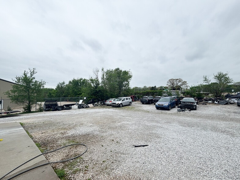 More Photos Of 1531 N Commercial Rd, Nixa Warehouse For Lease