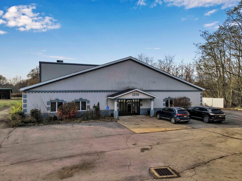 More Photos Of 1370 Exchange St, Alden Health Club For Sale