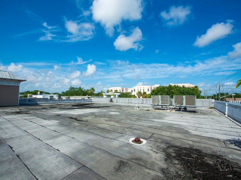 More Photos Of 2045 14th Ave, Vero Beach Office Residential For Sale