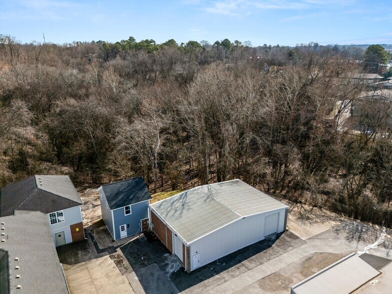 More Photos Of 22 S Barker St, Clarksville Warehouse For Sale
