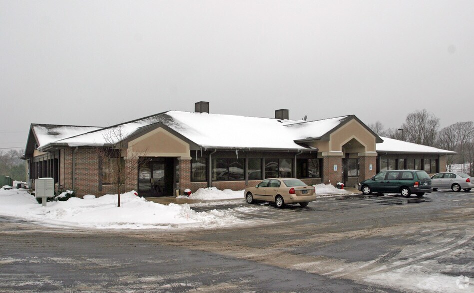 More Photos Of 6011 W River Dr NE, Belmont Office For Lease