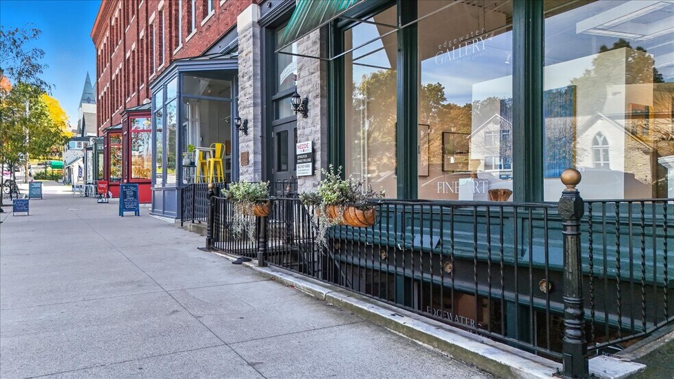 More Photos Of 10 Merchants Row, Middlebury Apartments For Sale