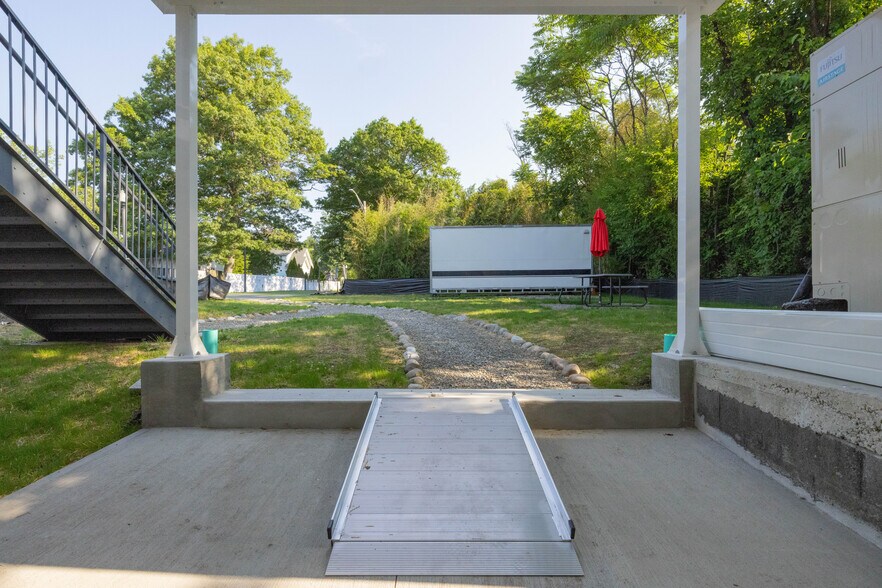 More Photos Of 75 E Central Ave, Pearl River Storefront For Sale
