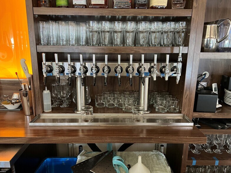 More Photos Of 517-525 Selby Ave, Saint Paul Restaurant For Lease