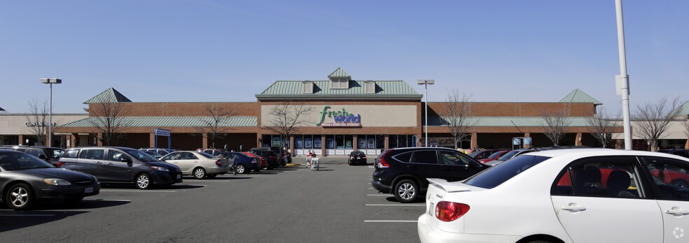 More Photos Of 1050-1096 Elden St, Herndon Storefront For Lease