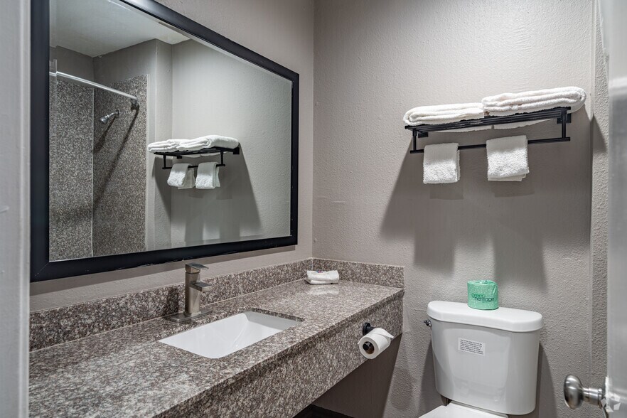 More Photos Of 16939 East Fwy, Channelview Hotel For Sale