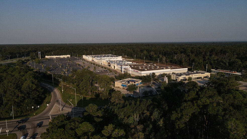 More Photos Of 61101-61125 Airport Rd, Slidell Unknown For Lease