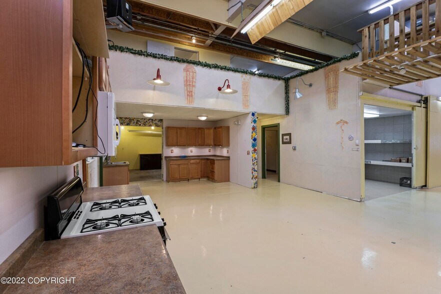 More Photos Of 36142 Pine St, Soldotna Light Manufacturing For Sale