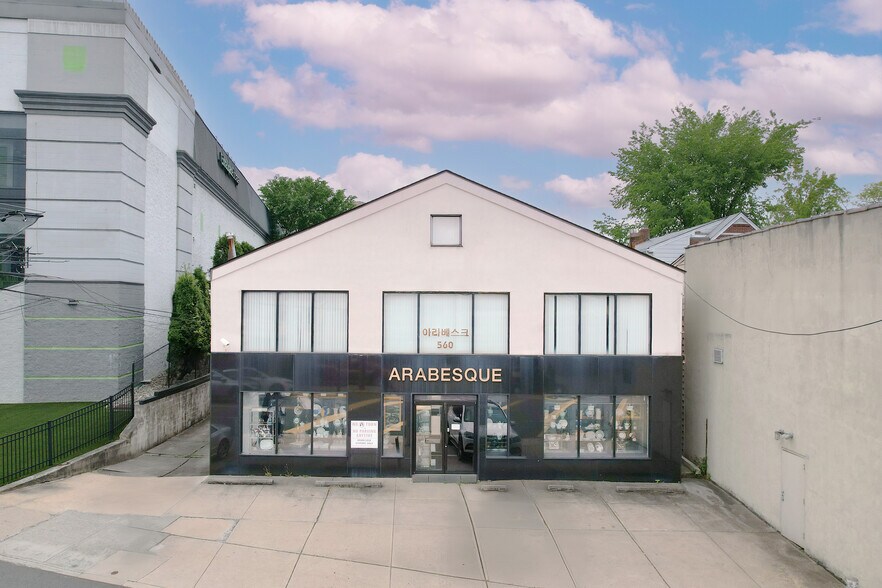 Primary Photo Of 560 Main St, Fort Lee Freestanding For Sale