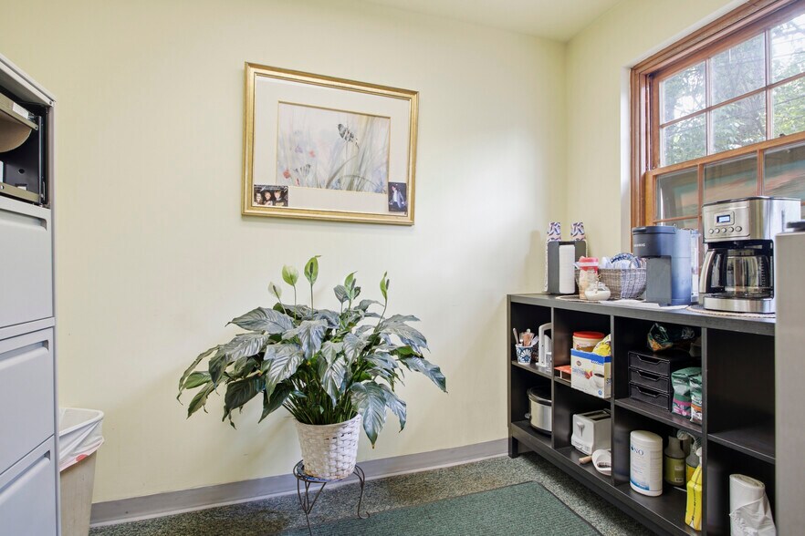 More Photos Of 678 Ferne Blvd, Drexel Hill Office For Sale