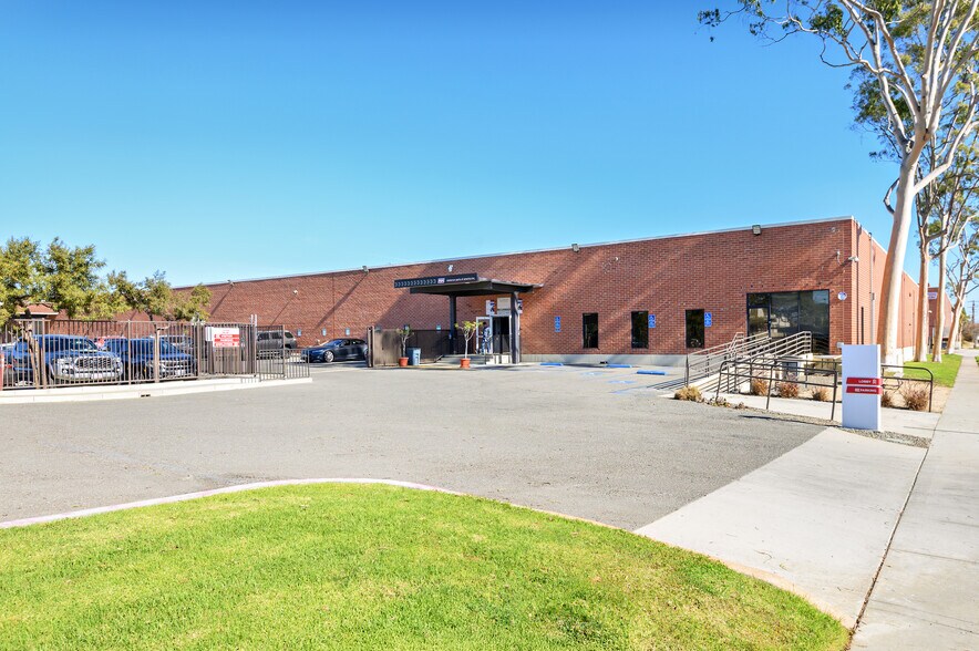 More Photos Of 2925-2931 California St, Torrance Manufacturing For Lease