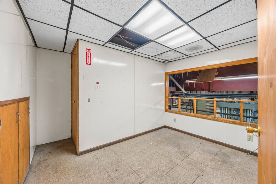More Photos Of 3 Geddes Street Ext, Holley Supermarket For Sale