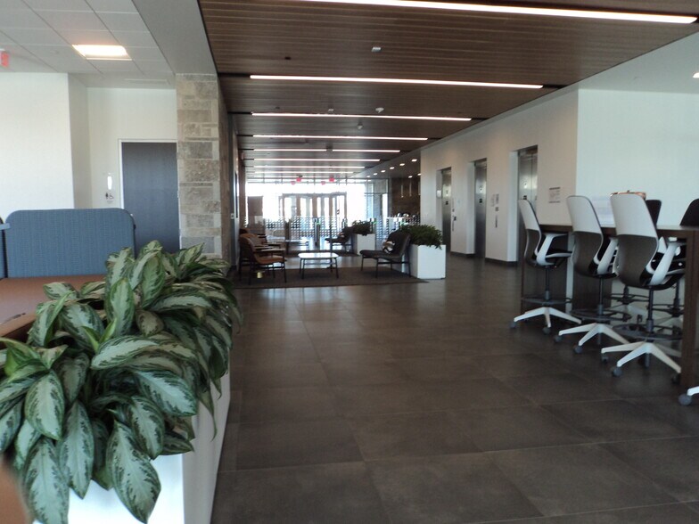 More Photos Of 2020 Innovation Ct, De Pere Office For Lease