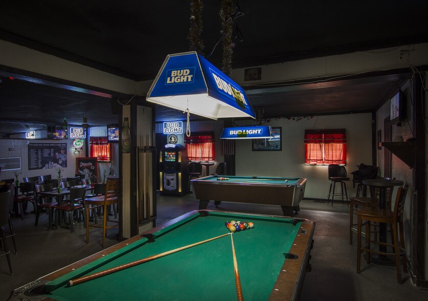 More Photos Of 5402 W US Highway 92, Plant City Bar For Sale