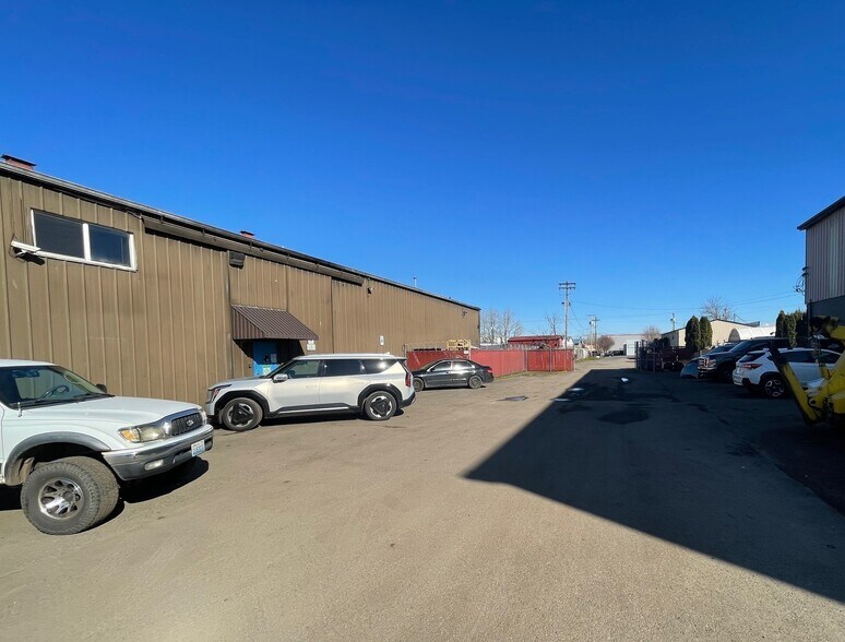 More Photos Of 4441 NE 148th Ave, Portland Warehouse For Sale