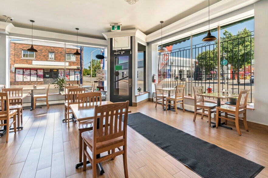 More Photos Of 4654 Queen St, Niagara Falls Storefront Retail Residential For Sale