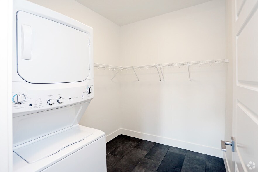 More Photos Of 1415 Cuming St NE, Omaha Apartments For Lease