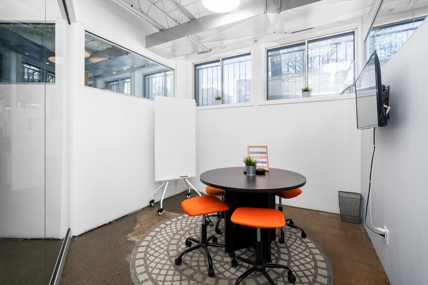 More Photos Of 880 Rue Roy E, Montréal Office For Lease