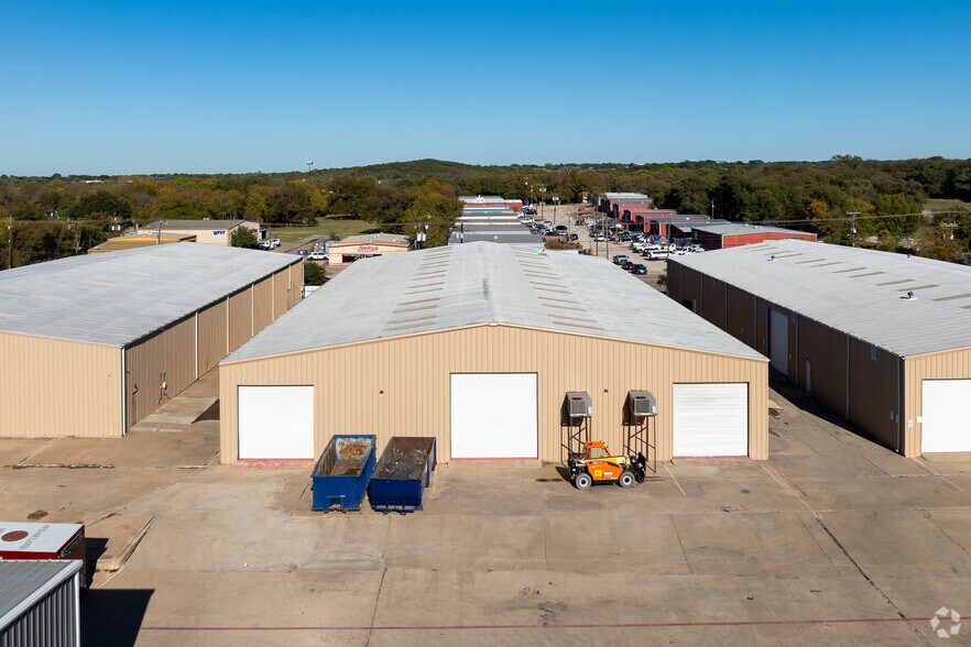More Photos Of 711 W Kennedale Pky Building D, Kennedale Warehouse For Lease