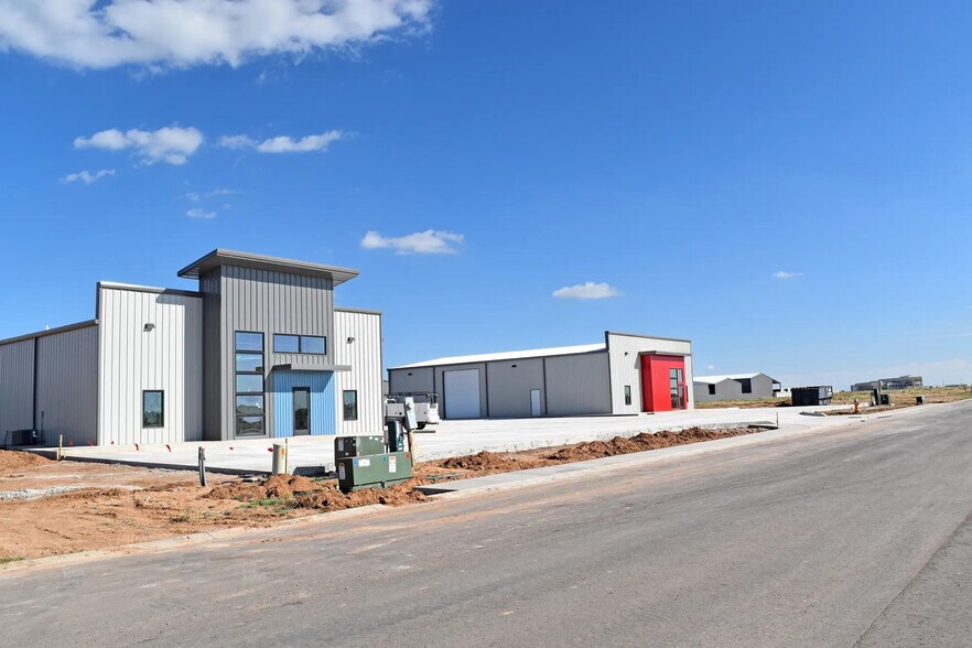 More Photos Of 6707 Yonkers Ave, Lubbock Warehouse For Lease