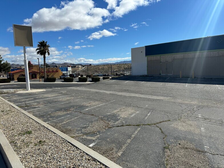 More Photos Of 15095 7th St, Victorville Light Distribution For Sale