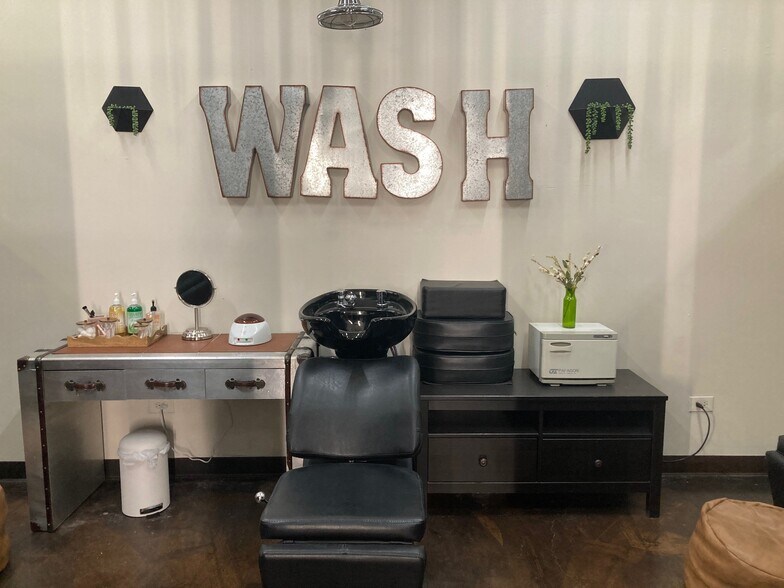 More Photos Of 2525 W Bethany Rd, Sycamore Office For Sale