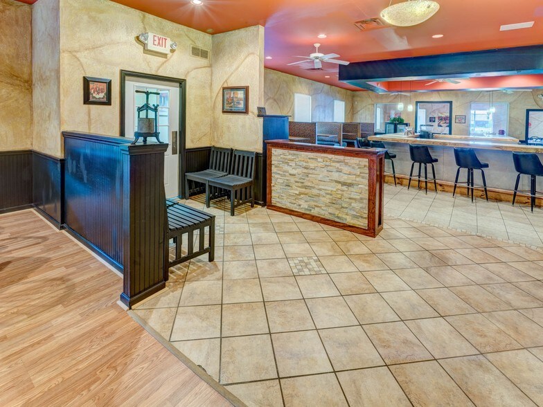 More Photos Of 333 Mill Creek Dr, Marysville Restaurant For Sale