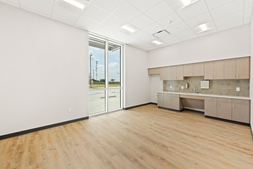 More Photos Of 1720 Eberhart Rd, Temple Warehouse For Lease