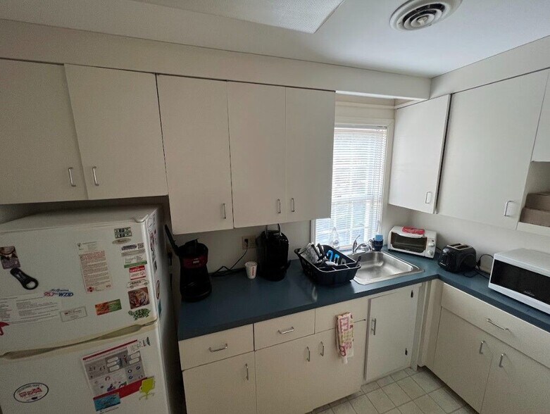 More Photos Of 3 Mound Ct, Merrimack Medical For Sale