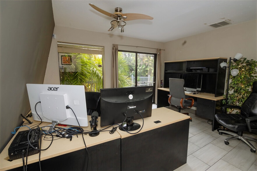More Photos Of 2231-2233 Nursery Rd, Clearwater Loft Creative Space For Lease