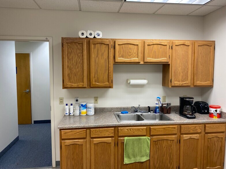 More Photos Of 3125 Pine Tree Rd, Lansing Flex For Lease