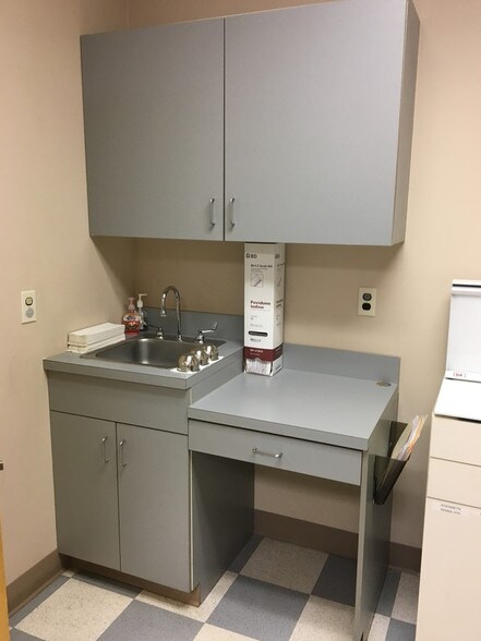 More Photos Of 520 Maple Ave, West Chester Medical For Lease