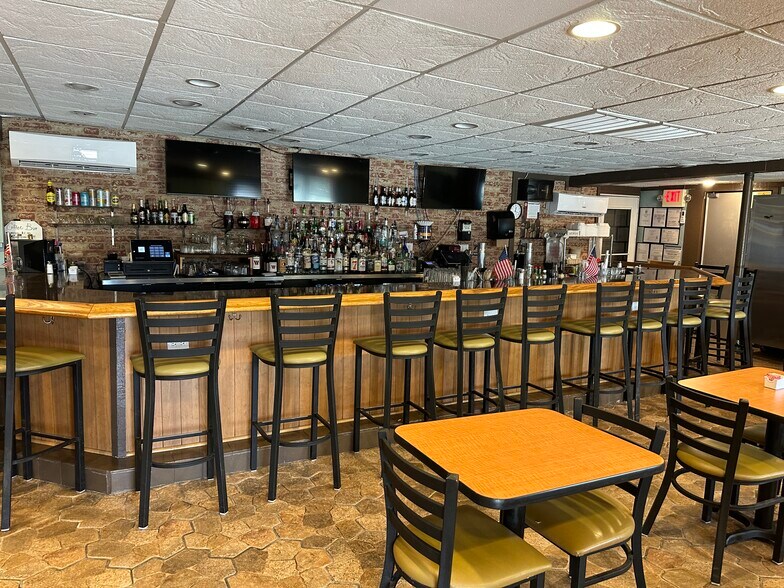 More Photos Of 89 E Grand Ave, Fox Lake Restaurant For Sale