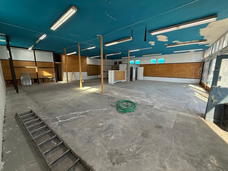 More Photos Of 3780 Mission Blvd, San Diego General Retail For Lease