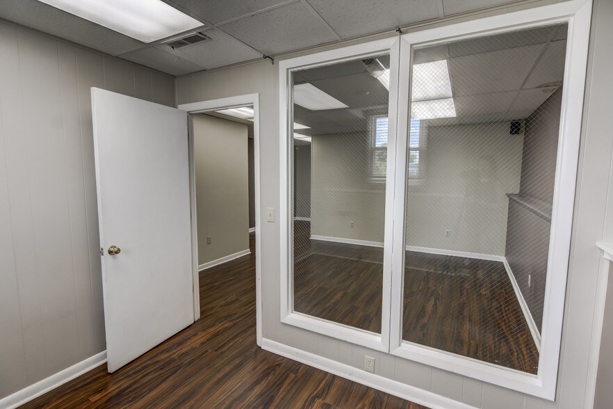 More Photos Of 3130 N Woodford St, Decatur General Retail For Sale