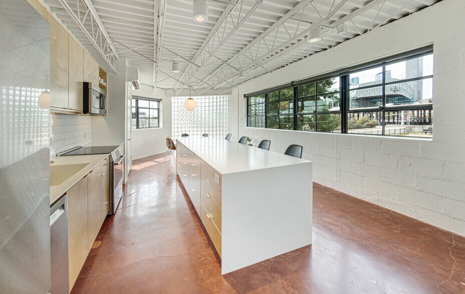 More Photos Of 121 St Emanuel St, Houston Flex For Sale