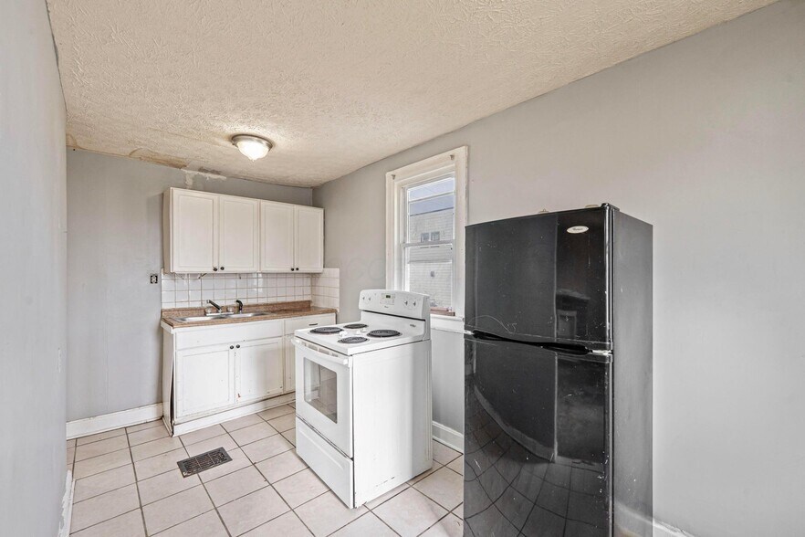 More Photos Of 397 Catherine St, Columbus Apartments For Sale