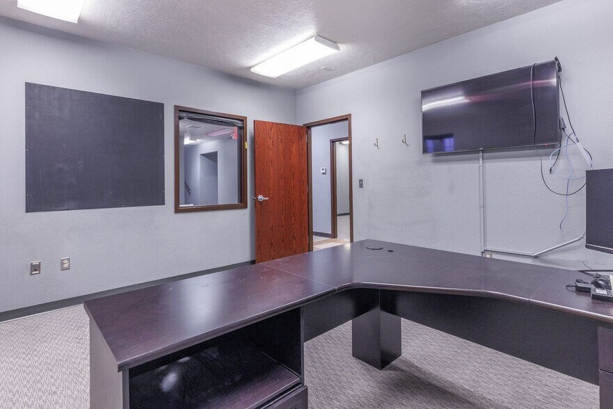 More Photos Of 1151 Industry Rd, Sturgis Manufacturing For Sale