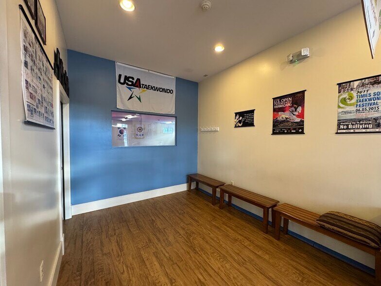 More Photos Of 78 Fisherville Rd, Concord Flex For Sale