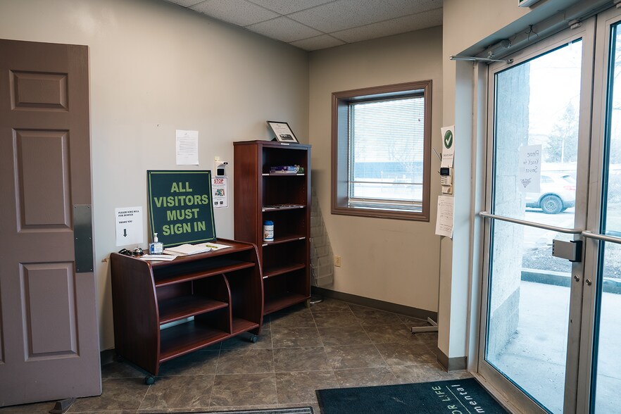 More Photos Of 200 Eastport Blvd, Hamilton Warehouse For Lease