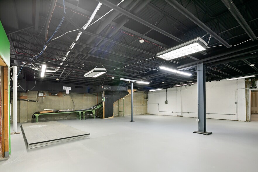More Photos Of 183 S Broadway, Hicksville Office For Lease