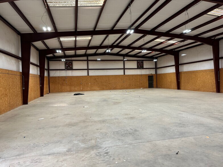 More Photos Of 1206 Shannon Blvd, Louisville Industrial For Sale