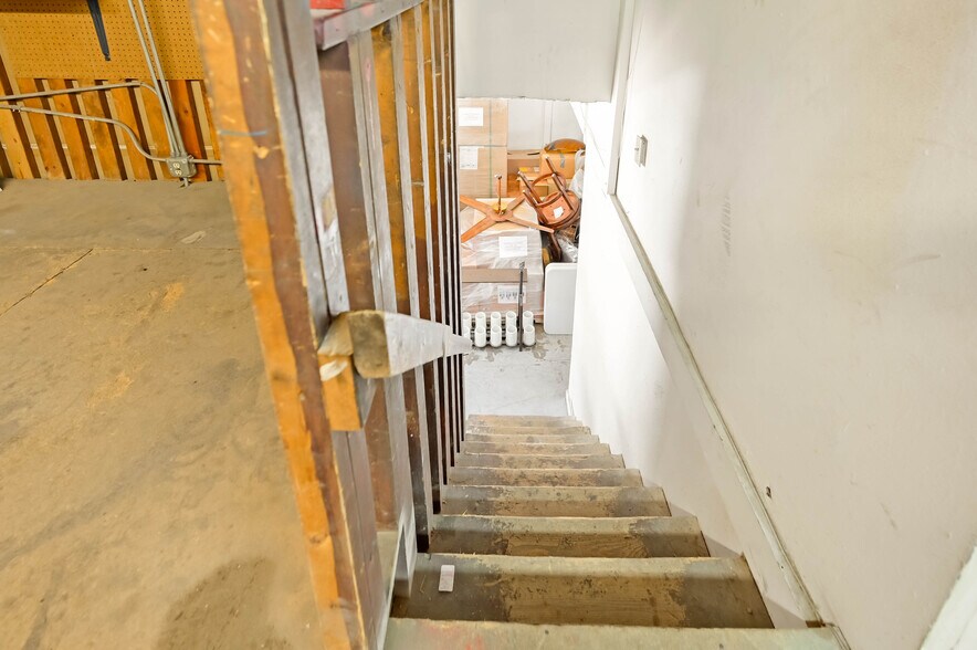 More Photos Of 1747 Jay St, Santa Fe Warehouse For Sale