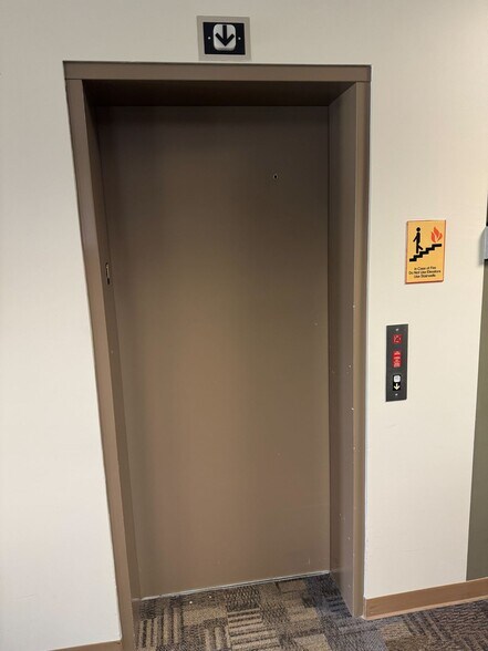 More Photos Of 2709 McGraw Dr, Bloomington Office Residential For Sale