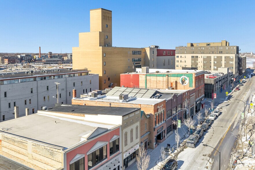 More Photos Of 215 N Washington St, Green Bay Loft Creative Space For Sale