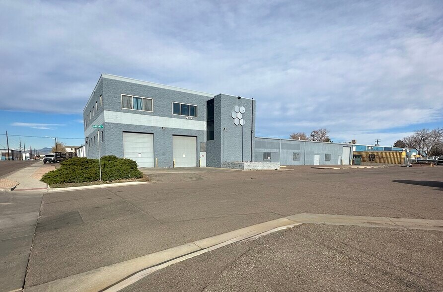 More Photos Of 5501 Pearl St, Denver Warehouse For Sale