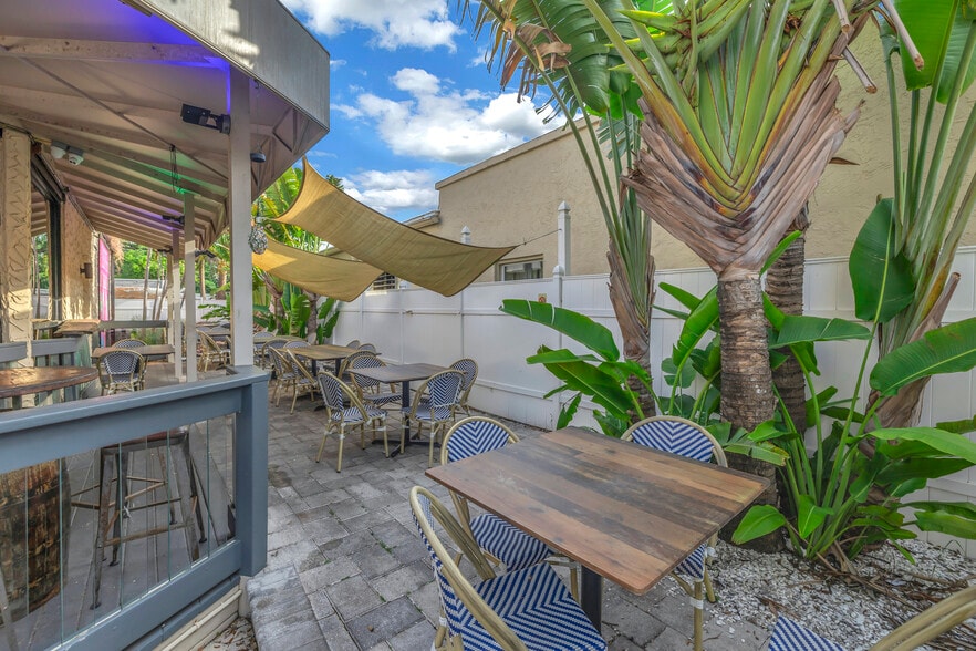 More Photos Of 2834 Beach Blvd, Gulfport Freestanding For Sale