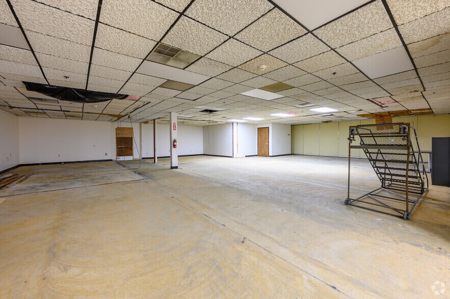 More Photos Of 334 County Route 49, Middletown Warehouse For Lease