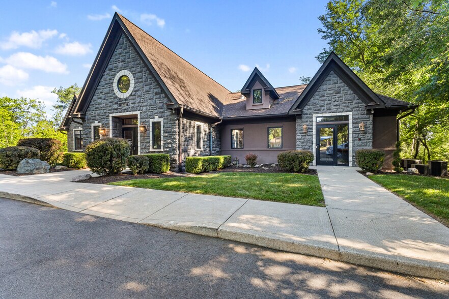 More Photos Of 440 W Centre Ave, Portage Office For Sale