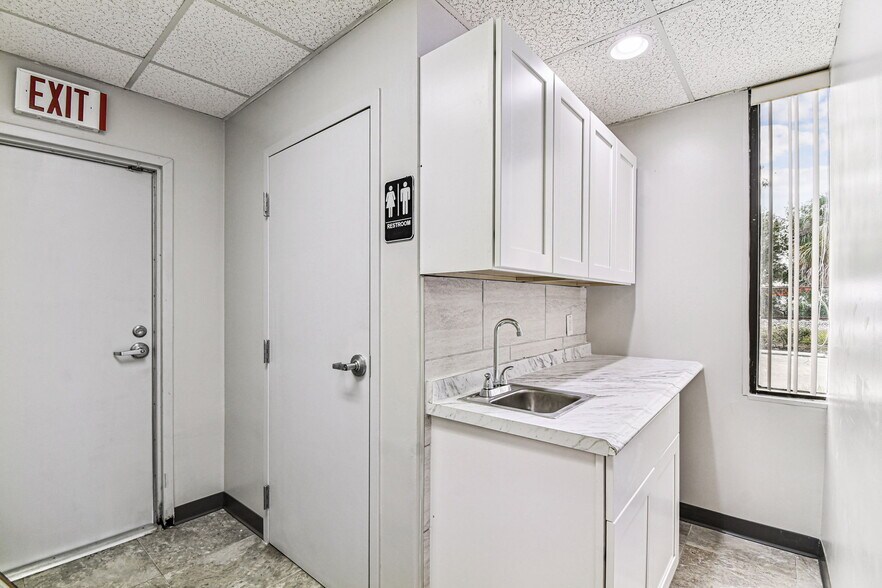 More Photos Of 3804 Gunn Hwy, Tampa Medical For Lease